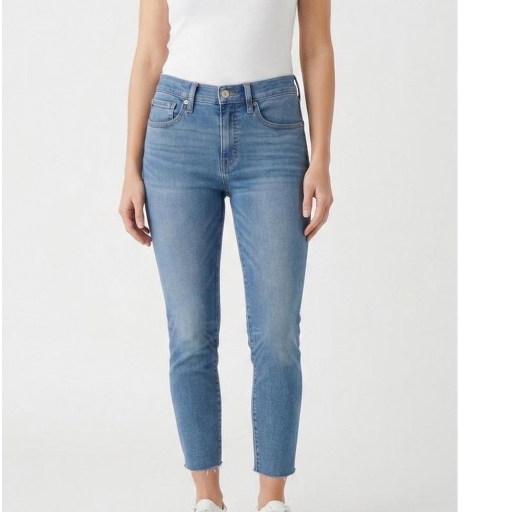 Lucky Brand Ava Mid Rise Crop Mini Boot Jeans Light Wash Raw Hem Size 4 27